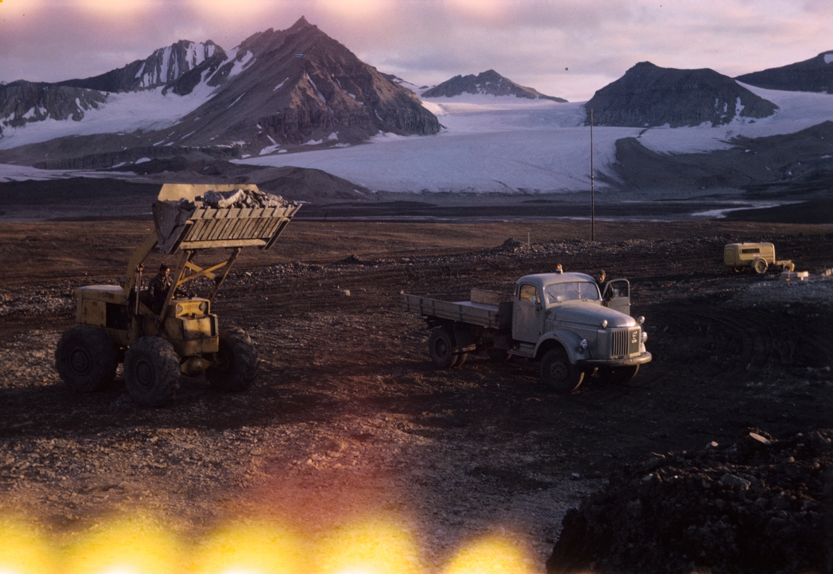 Bygging i Ny-Ålesund. Birger Pedersens firma kontrakt.