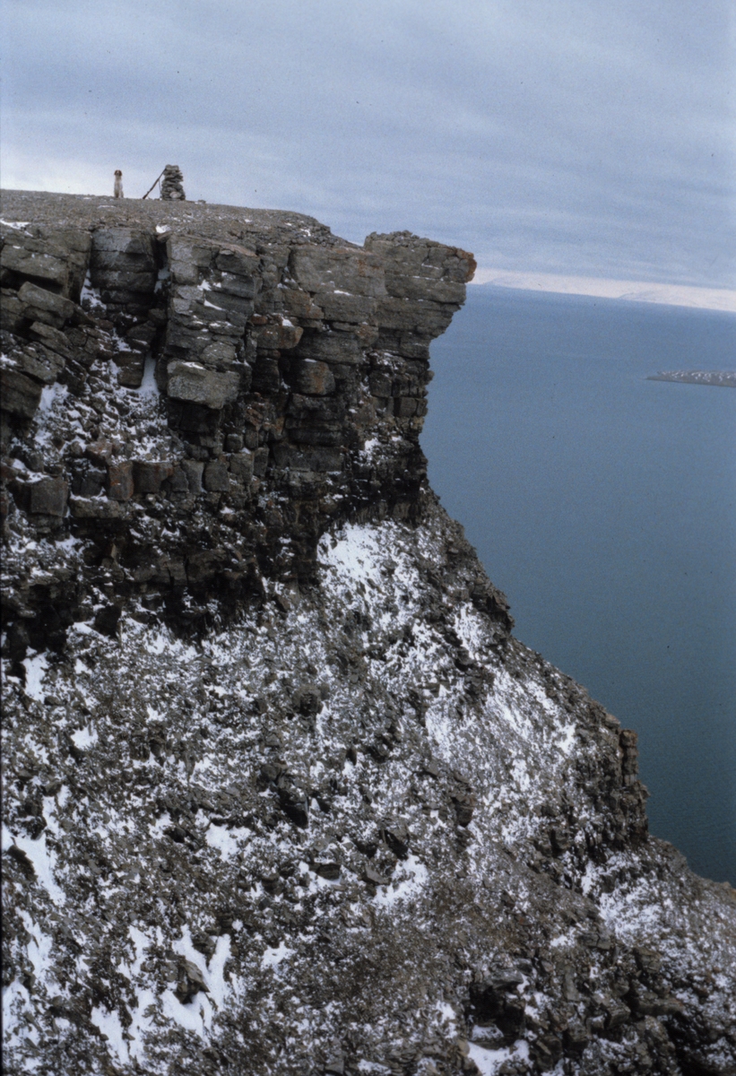 Fjelltur i Tempelfjorden. Originalen returnert til giveren.