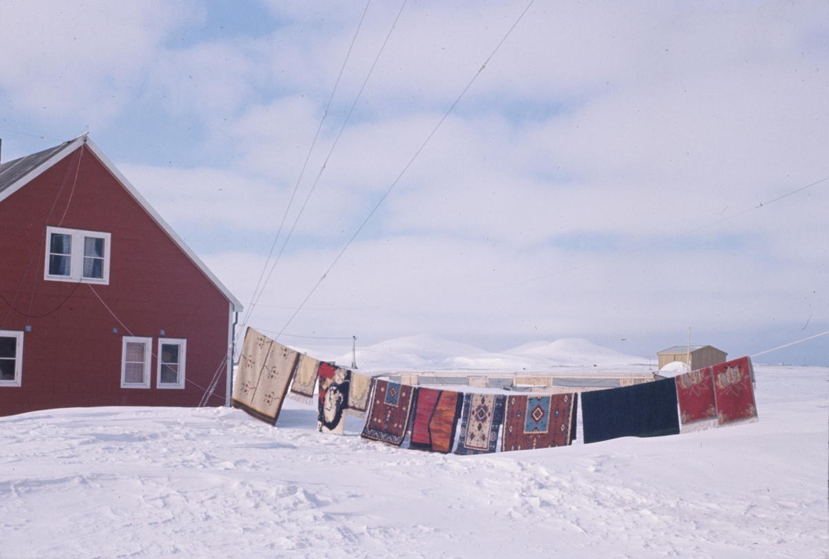 Værstasjon på Bjørnøya. Originalen returnert til giveren.