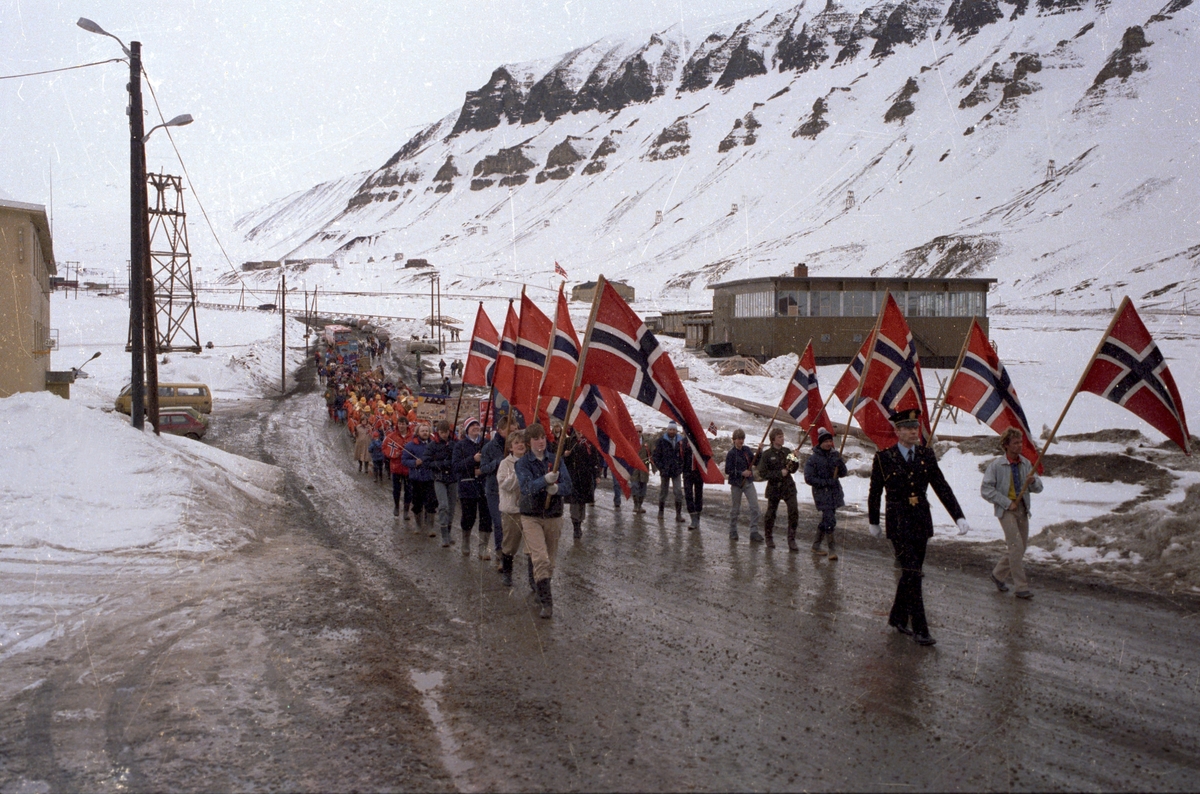 17. mai tog i Longyearbyen.