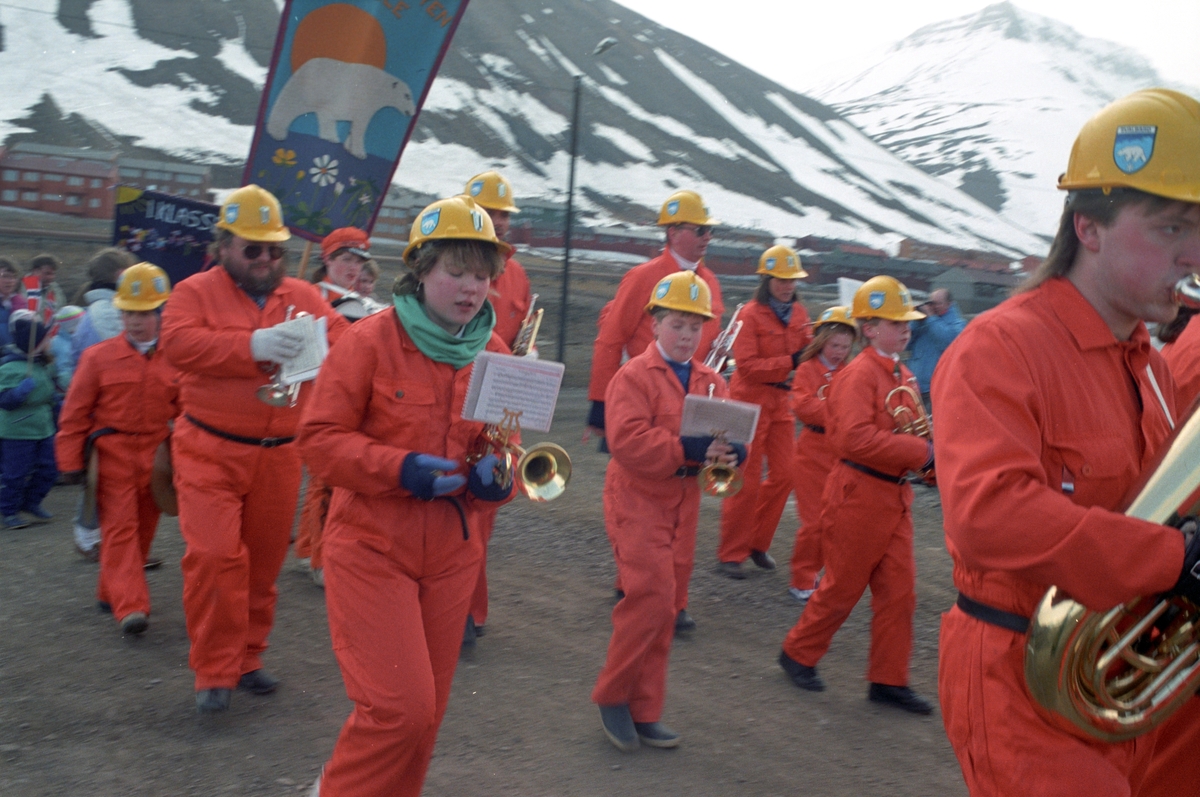 17. mai i Longyearbyen. Gruvekorps.