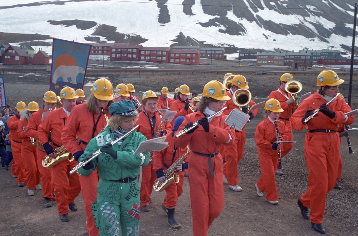 17. mai i Longyearbyen. Gruvekorps.