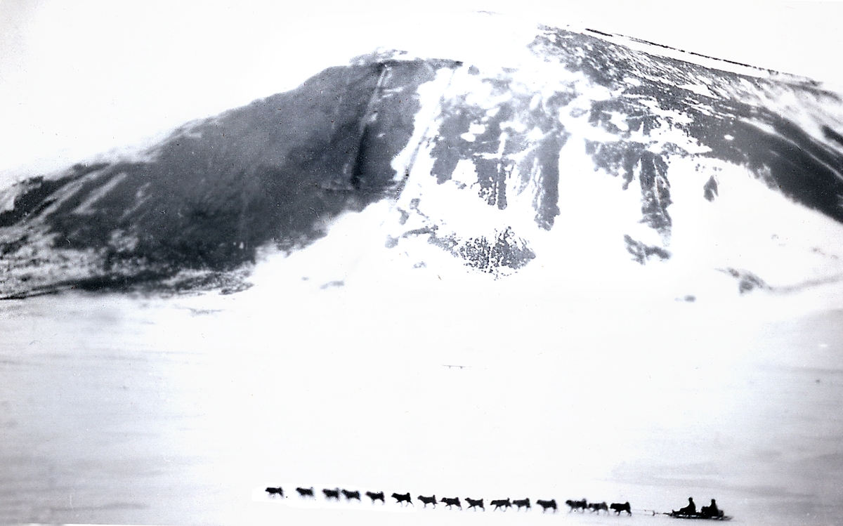 Bilder tatt av Walter Göpfer under opphold på og reise til Svalbard i perioden 1926-1933.Bildene er gitt til museet av barnebarnet Helmut Rasch.