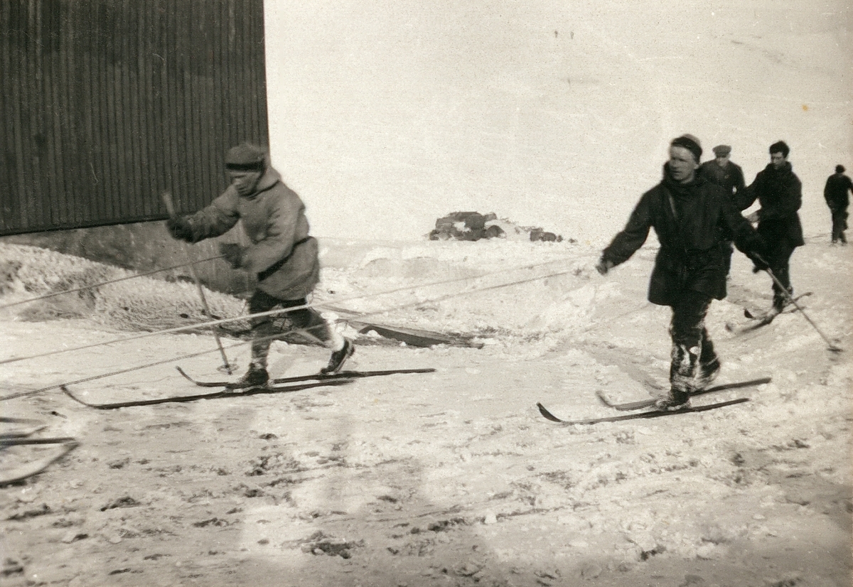 Bilder tatt av Walter Göpfer under opphold på og reise til Svalbard i perioden 1926-1933.Bildene er gitt til museet av barnebarnet Helmut Rasch.