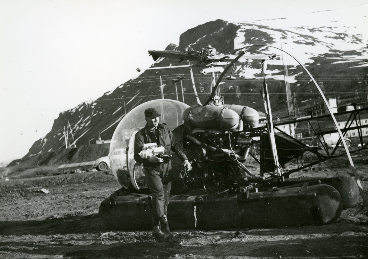 Bilder fra aksesjon 2020:08, fra samling hos Mary-Anns Polarrigg. Bilder tatt i forbindelse med Caltex' oljevirksomhet på Svalbard på 1960-tallet