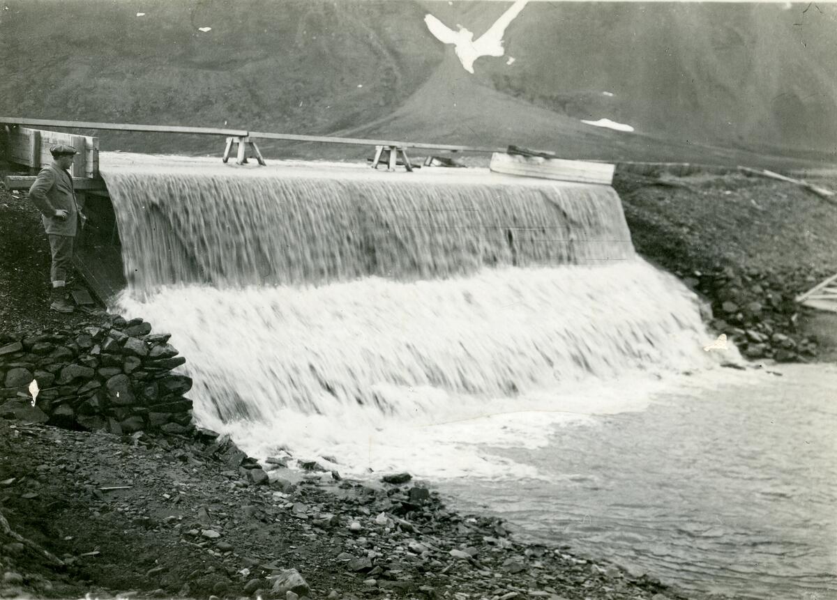 Bilder fra Sveagruva 1924-1925. Bildene er fra en samling etter Erik Andersson(04.11.1901-15.12.1994) fra Spånga i Stockholm. Tihører aksesjon SVB 2021-07