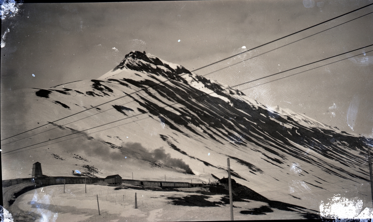 Bilder fra Sveagruva 1924-1925. Bildene er fra en samling etter Erik Andersson(04.11.1901-15.12.1994) fra Spånga i Stockholm. Tihører aksesjon SVB 2021-07