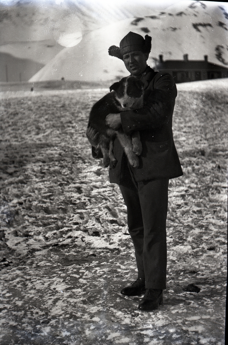 Bilder fra Sveagruva 1924-1925. Bildene er fra en samling etter Erik Andersson(04.11.1901-15.12.1994) fra Spånga i Stockholm. Tihører aksesjon SVB 2021-07