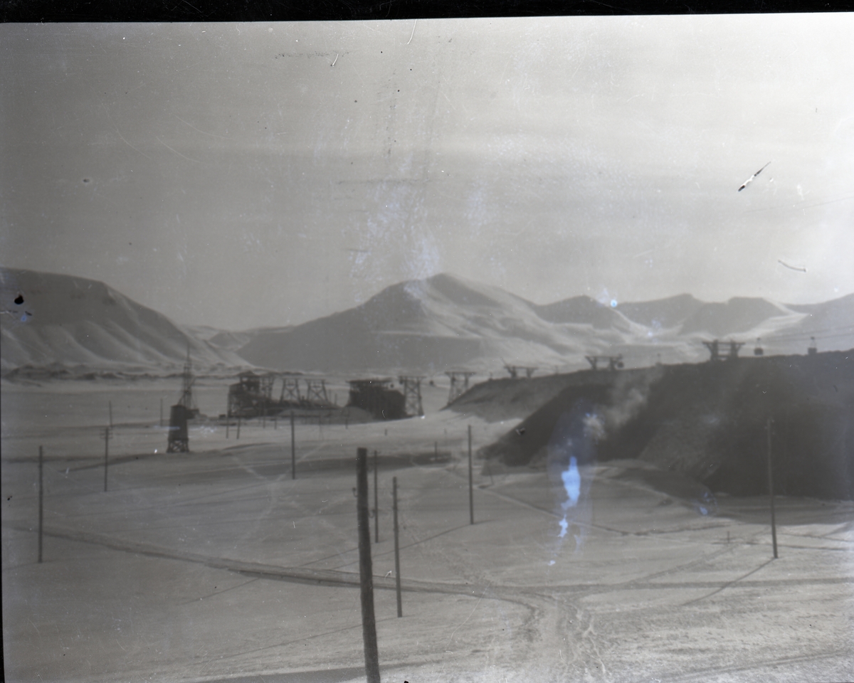 Bilder fra Sveagruva 1924-1925. Bildene er fra en samling etter Erik Andersson(04.11.1901-15.12.1994) fra Spånga i Stockholm. Tihører aksesjon SVB 2021-07