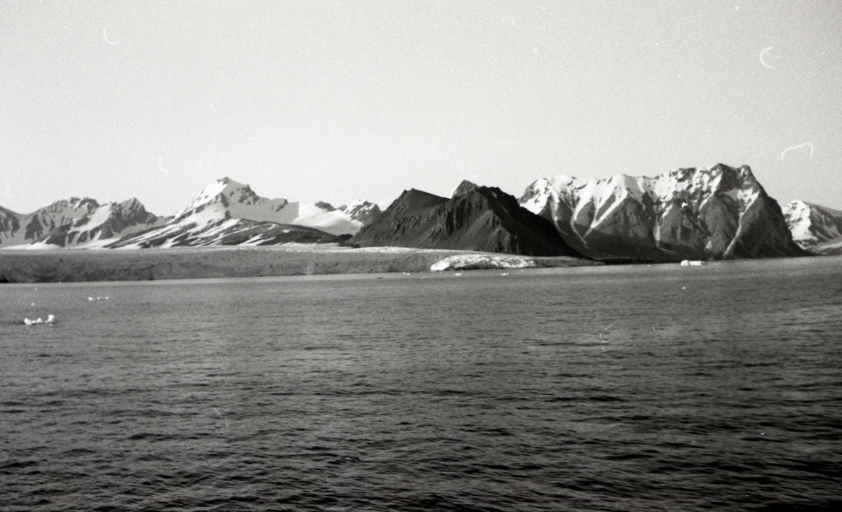 Hansbreen i Hornsund, med Fannytoppen. 