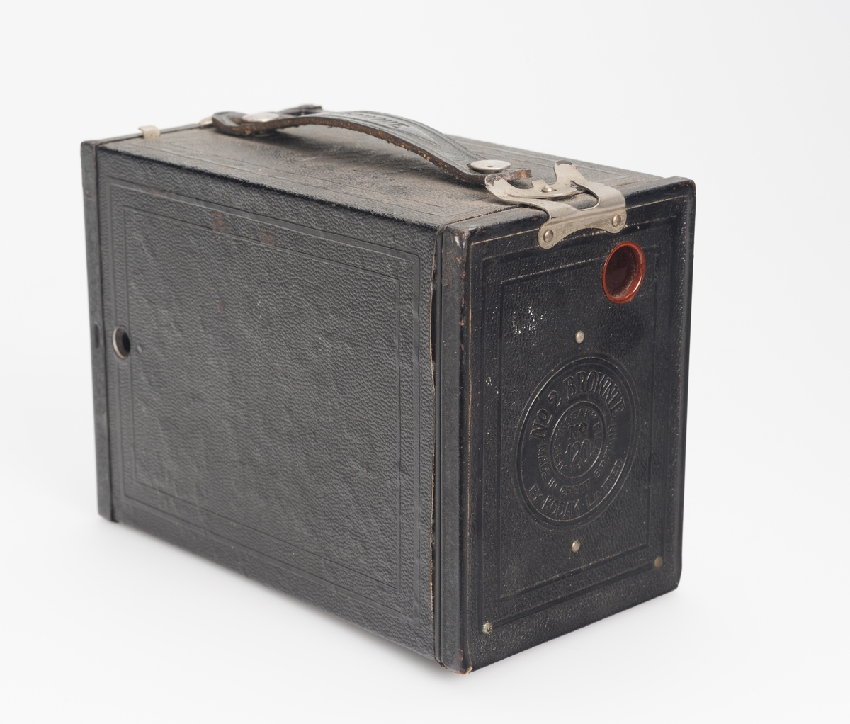 No 2 Brownie   -  Model F er et bokskamera produsert av Kodak på begynnelsen av 1900-tallet.