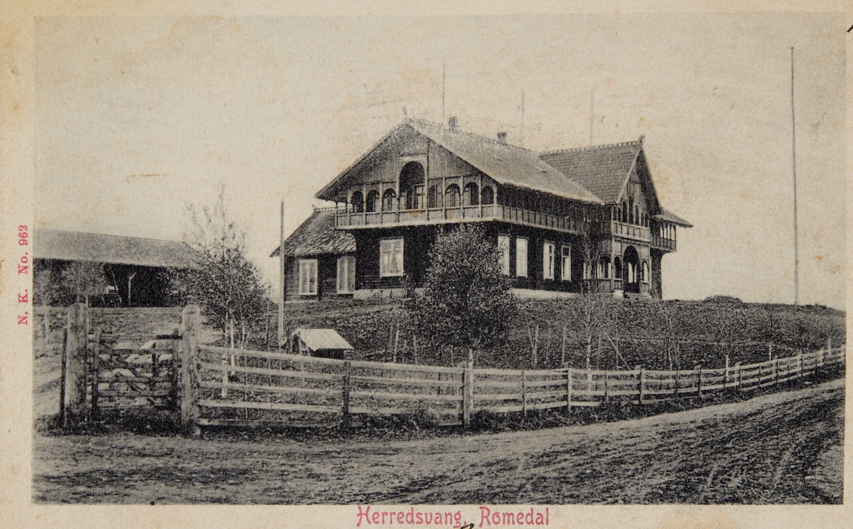 Postkort, Stange, Romedal kommunehus oppført i 1896, Herredsvang forsamlingshus, skigard,