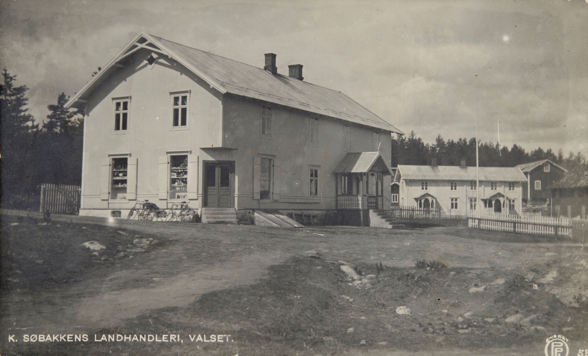 Postkort, Stange, Vallset, Åsvang, K. Søbakkens landhandleri, landhandel, Søbakken drev butikken fra 1903 til 1920, Åsbygden Handelslag tok over og drev fram til 1940,