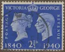 Frimärke ur Gösta Bodmans filatelistiska motivsamling, påbörjad 1950.
Frimärke från England, 1940. Motiv av George VI och drottning Victoria, Englands frimärken 100 år 1840-1940.