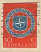 Frimärke ur Gösta Bodmans filatelistiska motivsamling, påbörjad 1950.
Frimärke från Nederländerna, 1958. Motiv av Nordatlantiska Organisationen -NATO-emblem-