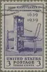 Frimärke ur Gösta Bodmans filatelistiska motivsamling, påbörjad 1950.
Frimärke från U.S.A, 1939. Motiv av Den första boktryckarpressen i USA. Stephen-Daye-press, 1639. 300-årsminne av boktryckarkonsten i USA. 1639-1939.