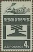 Frimärke ur Gösta Bodmans filatelistiska motivsamling, påbörjad 1950.
Frimärke från U.S.A., 1958. Motiv av Skrivande hand Primitiv tryckpress Symbol för pressfriheten -USA:s första Journalist college vid 