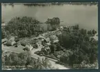 Vykort: Flygfoto över Kanalområdet, Forsvik. 
Förlag: Karl A. Johansson, Pappershandel, Forsvik.