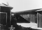 Gävle stad - Söder, Gamla Gefle.
Kvarteret Islandskällan, före detta Södra Varvet 2, första kvarteret 76, Södra Strandgatan 16. Gården sett från boningshuset.