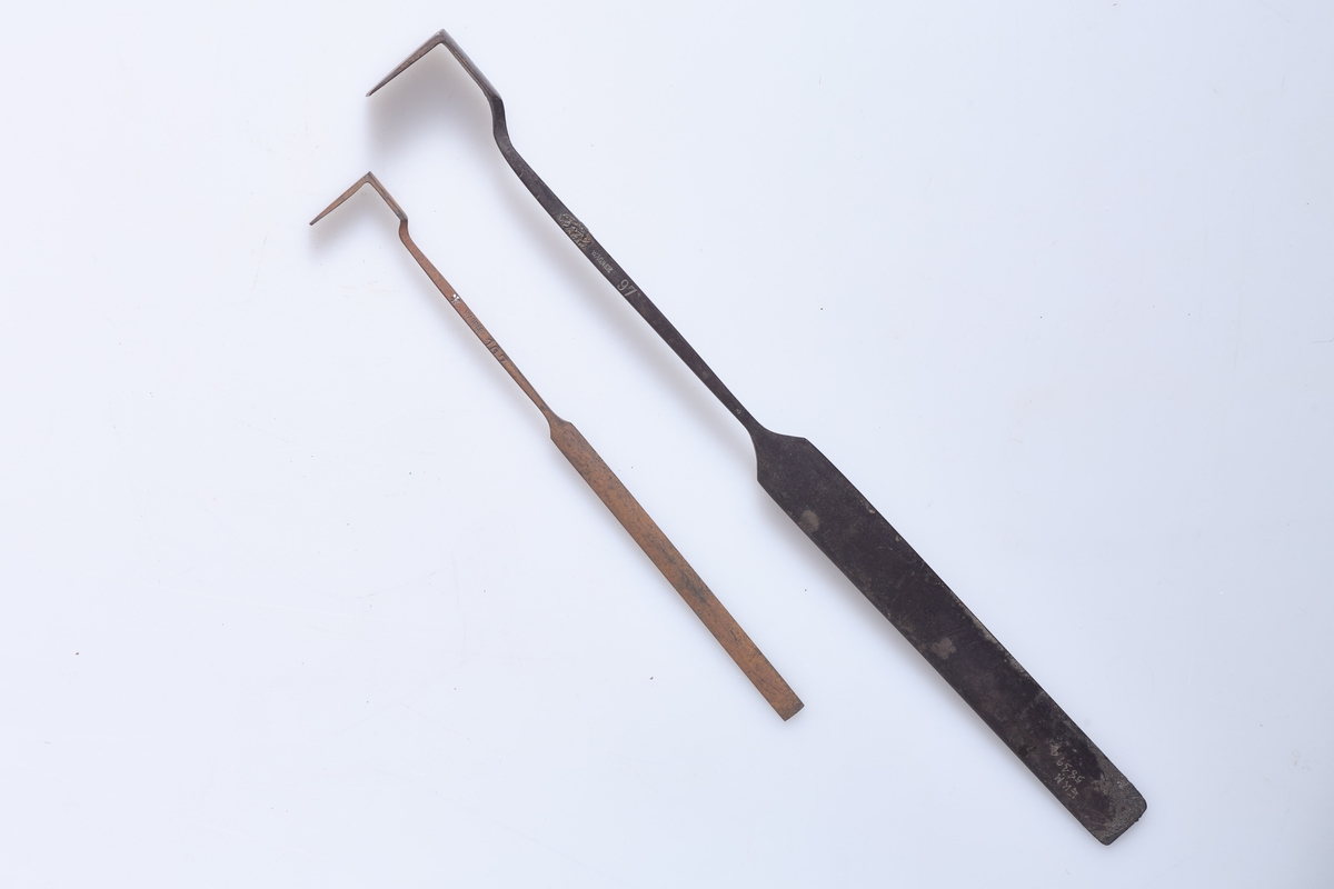 Benyttes til pussing under forming.  Sandstøping. Slette kanter, fjerne bøss i riller. Reparere skader i spor