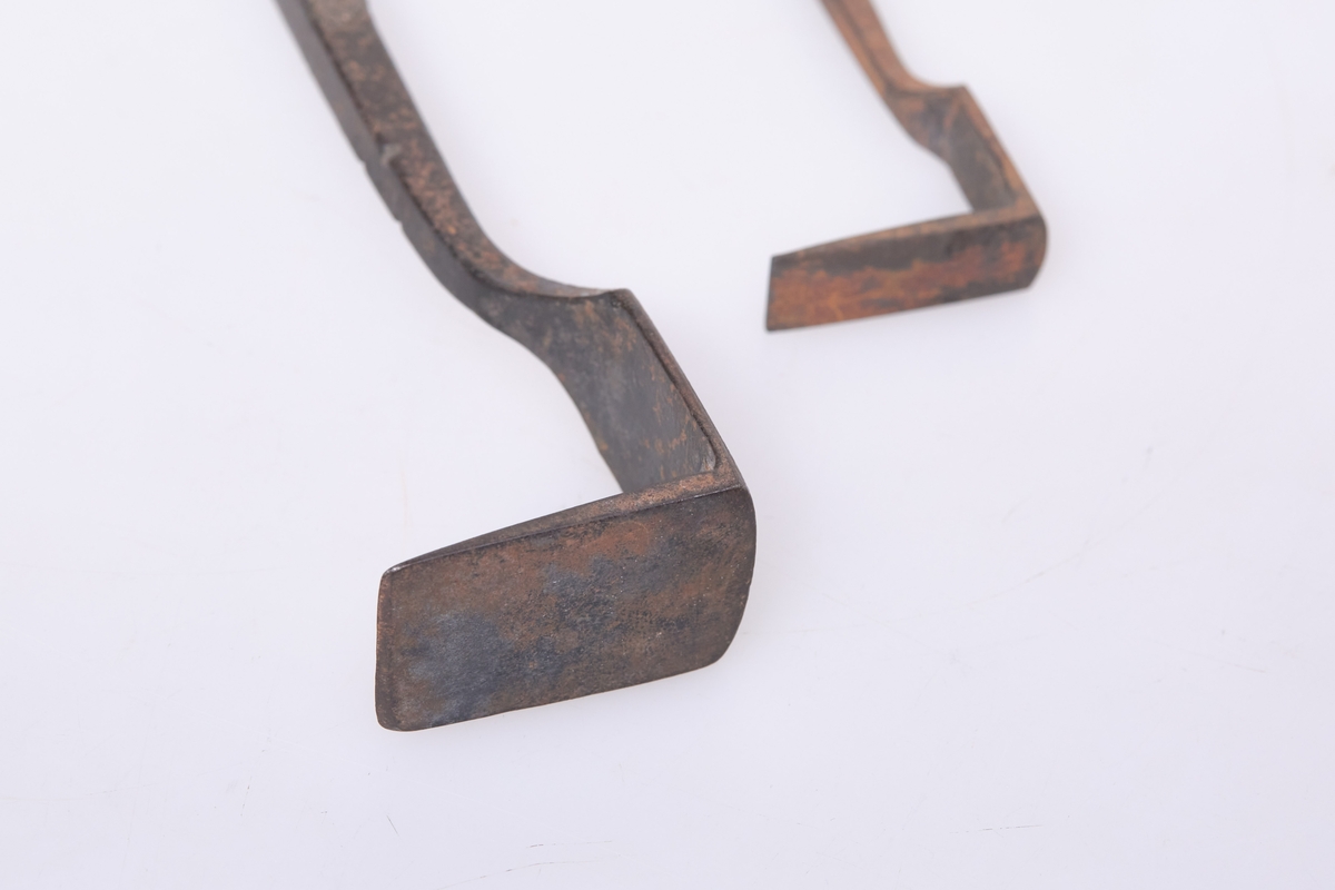 Benyttes til pussing under forming.  Sandstøping. Slette kanter, fjerne bøss i riller. Reparere skader i spor