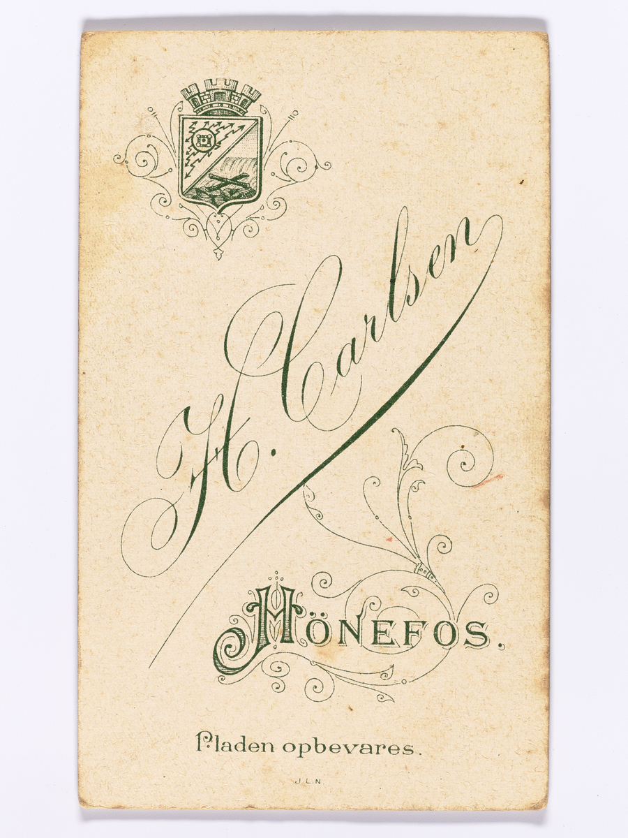 Mann oppstilt i militæruniform. Carte Visite