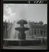 1717/A Rom. Fontän på Piazza San Pietro, Petersplatsen, Vatikanstaden.