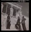 1717/H Aten. Fotograf K W Gullers och två män i pilotuniformer vid Erechtheion-templet, Akropolis.