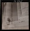 1717/H Aten. Fotograf K W Gullers med fru vid Parthenon-templet, Akropolis.