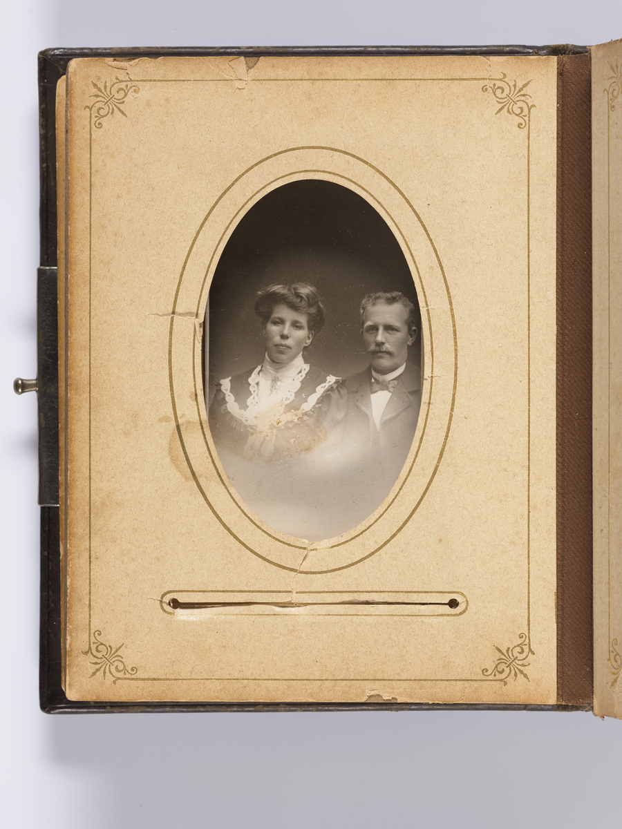 Fotoalbum med atelierfoto. Carte visite.