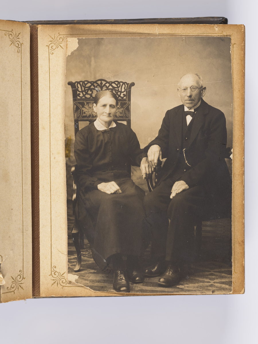 Fotoalbum med atelierfoto. Carte visite.