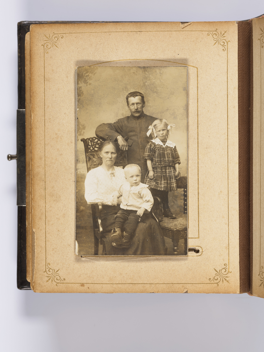 Fotoalbum med atelierfoto. Carte visite.