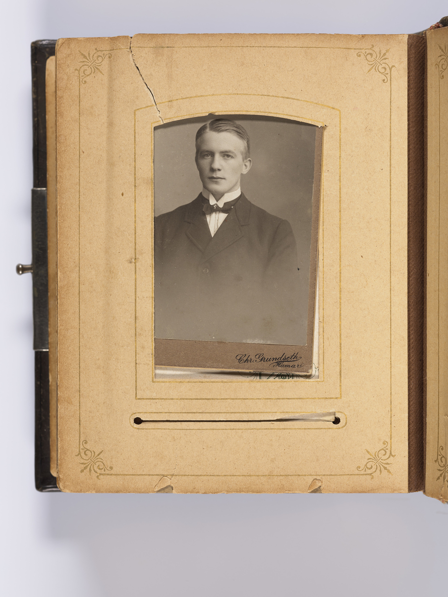 Fotoalbum med atelierfoto. Carte visite.