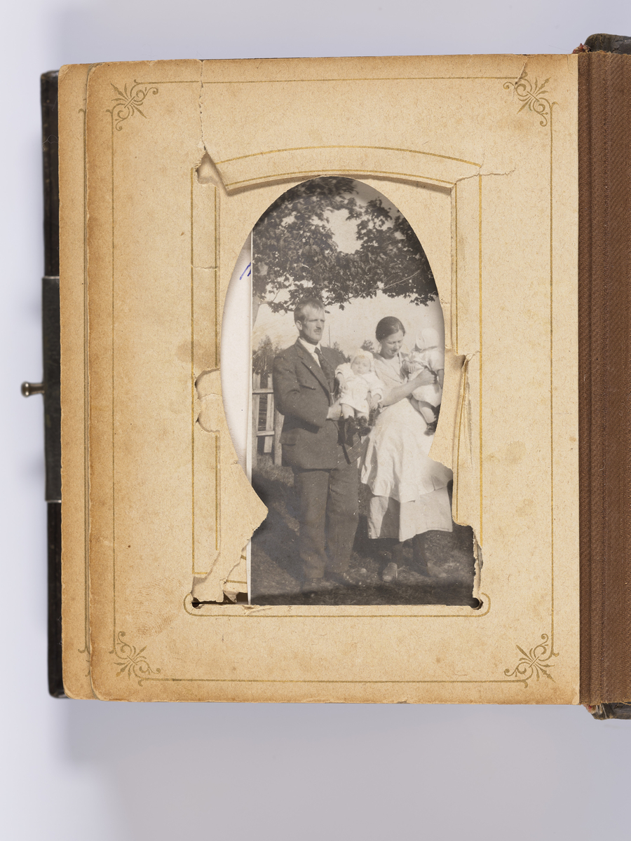 Fotoalbum med atelierfoto. Carte visite.