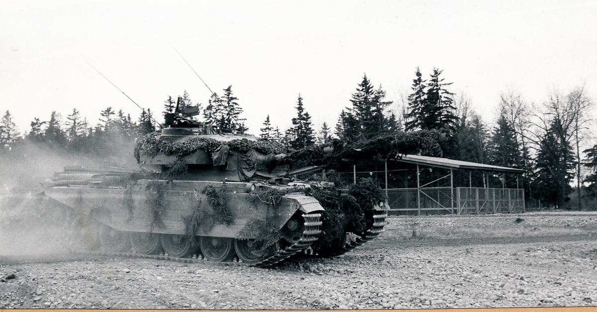 Regementets och försvarsområdets dag den 4 maj 1974

Två bilder
Stridsförevisningar på Uppgårdsgärdet, här stridsvagn 102.