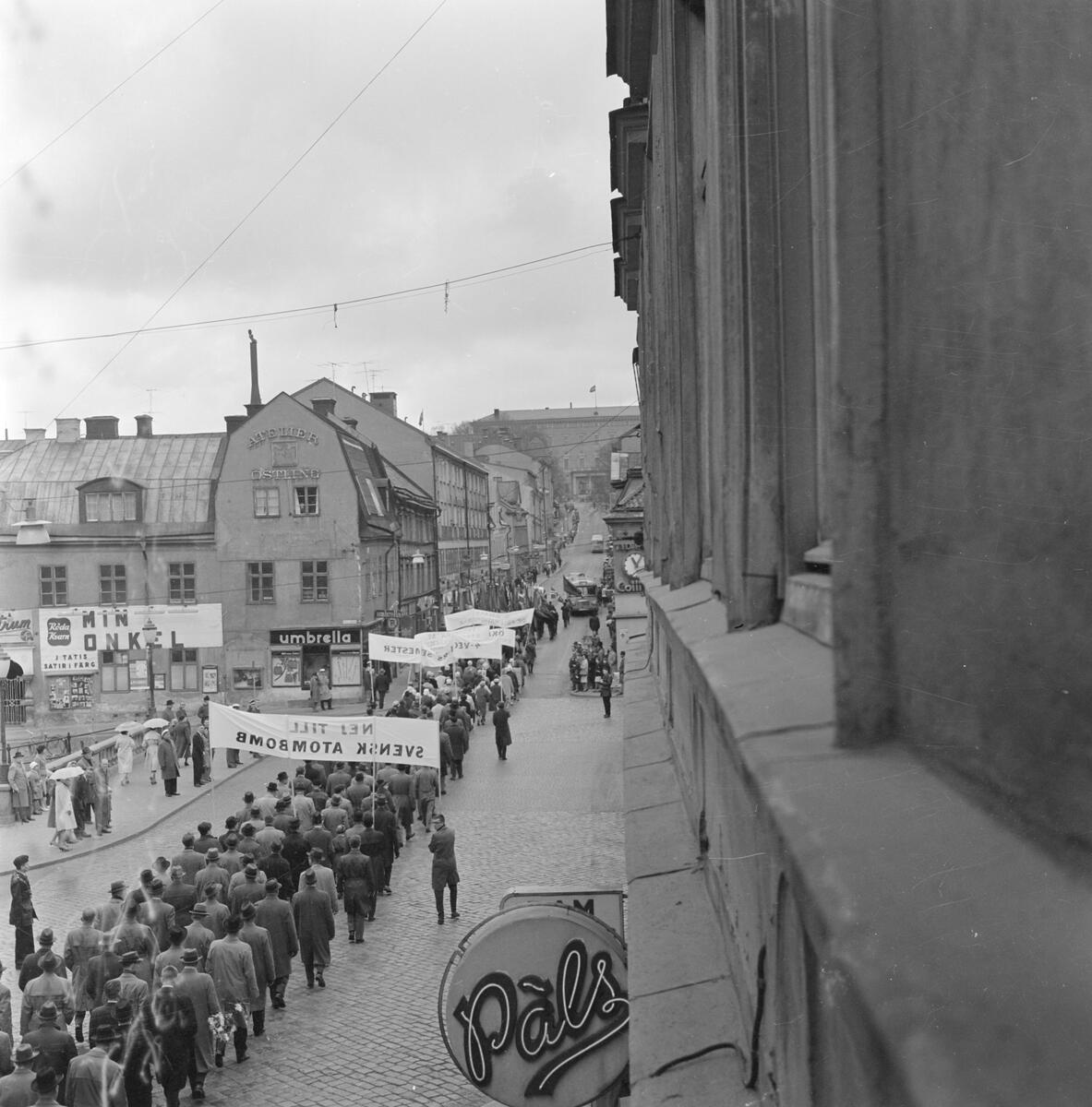 Demonstrationståg på Drottninggatan i Uppsala