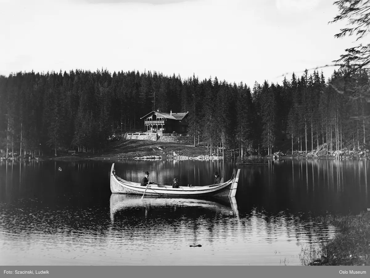 tjern, robåt, nordlandsbåt, skog, Peisestuen