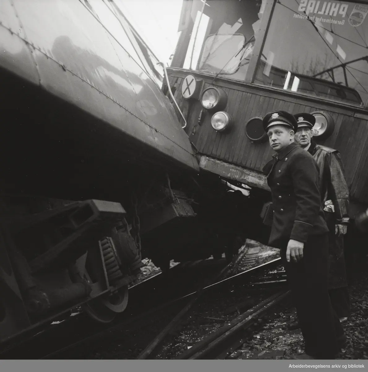 Kollisjon ved Sørbyhaugen stasjon mellom to vogner fra Kolsås- og Røabanen. 13. november 1955