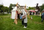 Vänersborg. Wenersborgs Museums Sekelskiftesdag. Varitésällskapet Karneval. Spåmannen Turbanis tält