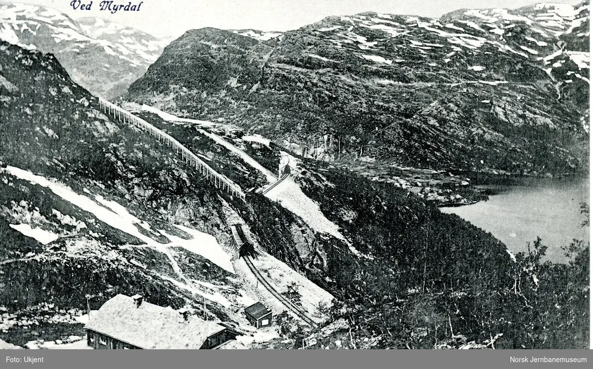 Ved Reinunga vokterbolig nær Myrdal stasjon på Bergensbanen