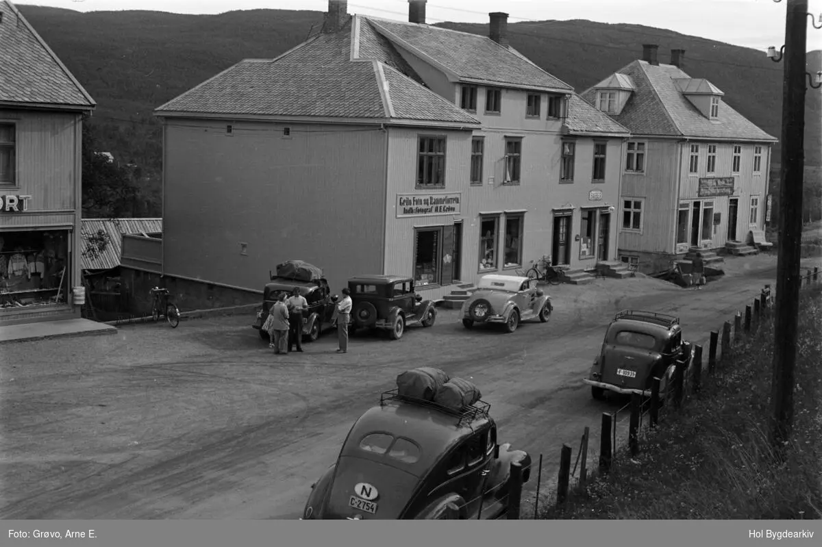 Tettstad, Geilo sentrum, Ford V8 de luxe 1938-modell, Geilo foto, Geilo Sport,grusveg