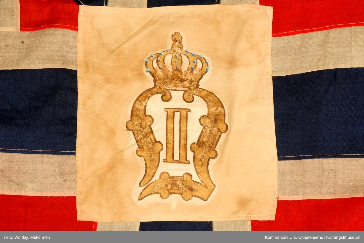 Splittflagg med norsk unionsmerke og Oscar II`s våpen.