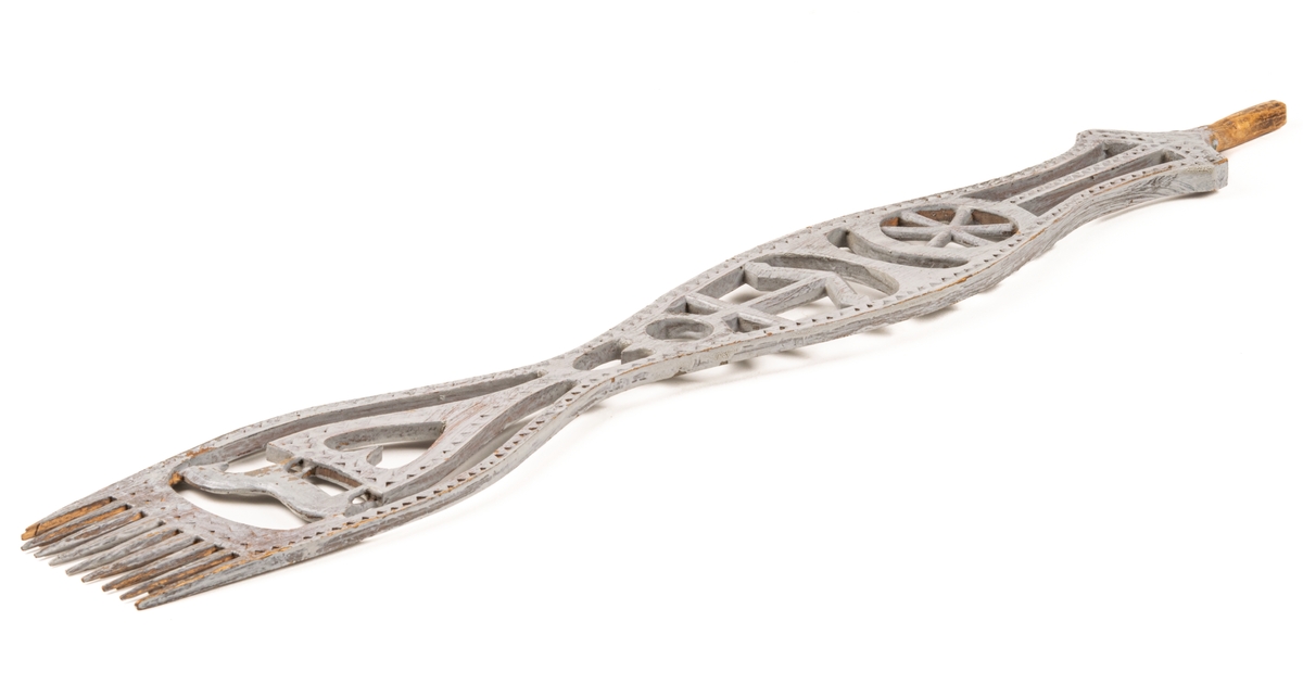 Linfäste, vitmålat.