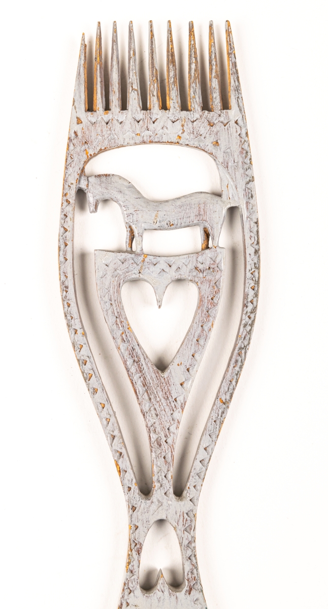 Linfäste, vitmålat.