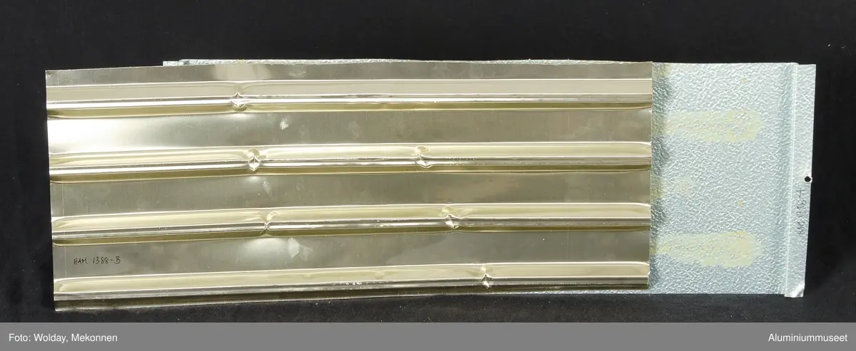 Prøve på veggpanel, embosert = ruglete