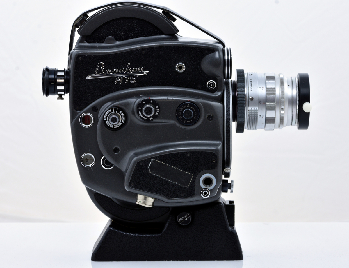 Lennart Nilsson worked for a long period at Karolinska Institutet where he photographed and filmed the small microscopic world. He often used endoscopes that were mounted on various specially developed sliding tables to which the film camera with the endoscope was attached. In this way, it was possible to simulate, for example, rides inside the person. In the film "I want to make the invisible visible" from 2010, Lennart himself talks about his pictures from nature and from the animal world. Karolinska Institutet received Lennart Nilsson's equipment as a donation from him on his 90th birthday in 2012 and the institute chose to hand over the collection to the Technical Museum. This item is included as part of that donation.
