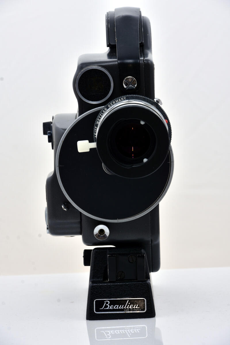 Lennart Nilsson worked for a long period at Karolinska Institutet where he photographed and filmed the small microscopic world. He often used endoscopes that were mounted on various specially developed sliding tables to which the film camera with the endoscope was attached. In this way, it was possible to simulate, for example, rides inside the person. In the film "I want to make the invisible visible" from 2010, Lennart himself talks about his pictures from nature and from the animal world. Karolinska Institutet received Lennart Nilsson's equipment as a donation from him on his 90th birthday in 2012 and the institute chose to hand over the collection to the Technical Museum. This item is included as part of that donation.
