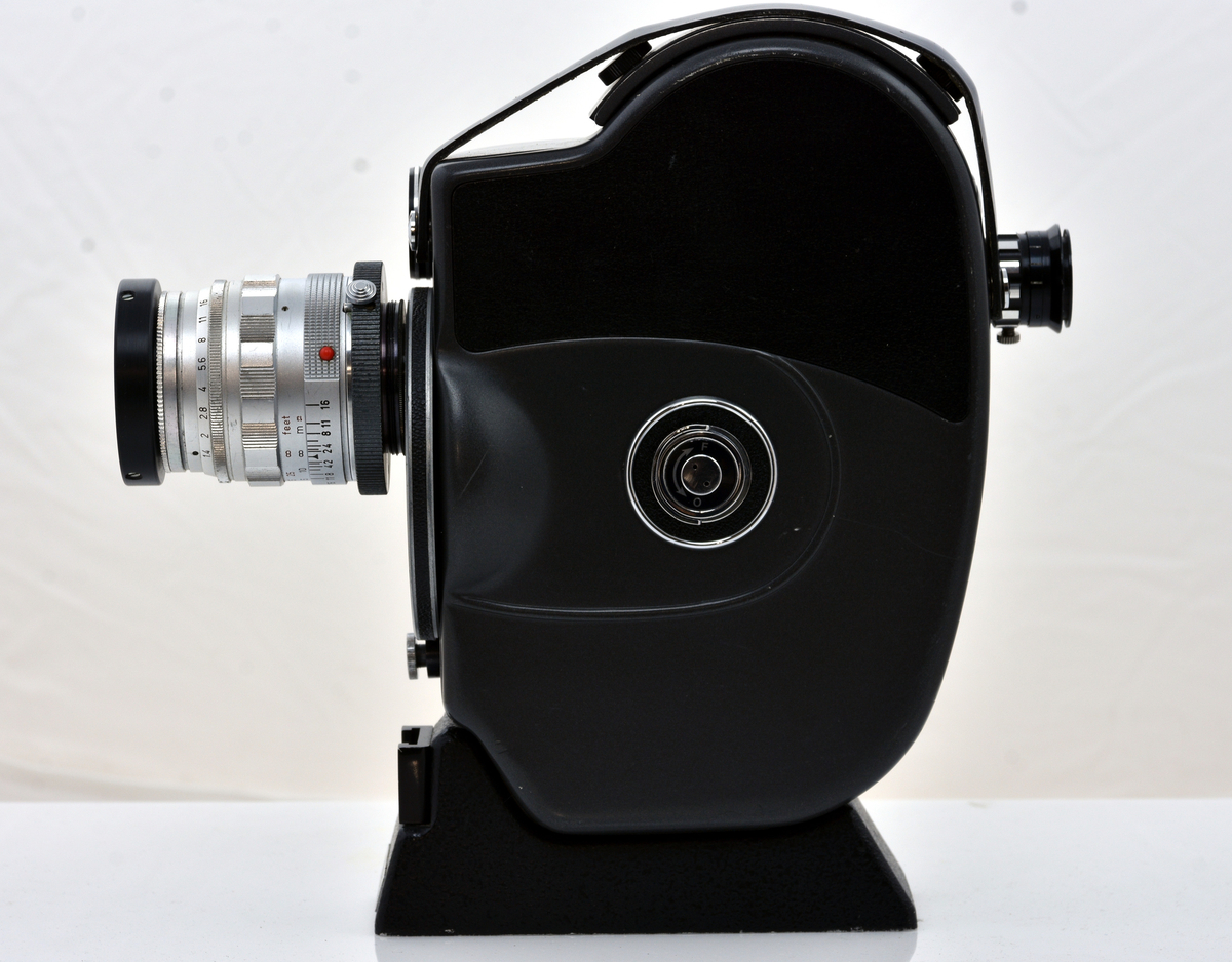 Lennart Nilsson worked for a long period at Karolinska Institutet where he photographed and filmed the small microscopic world. He often used endoscopes that were mounted on various specially developed sliding tables to which the film camera with the endoscope was attached. In this way, it was possible to simulate, for example, rides inside the person. In the film "I want to make the invisible visible" from 2010, Lennart himself talks about his pictures from nature and from the animal world. Karolinska Institutet received Lennart Nilsson's equipment as a donation from him on his 90th birthday in 2012 and the institute chose to hand over the collection to the Technical Museum. This item is included as part of that donation.

