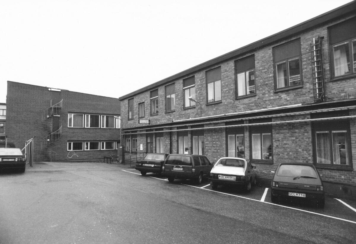 Teknikgatan med Expohallen i fonden i Sickla industriområde. Foto 1992.