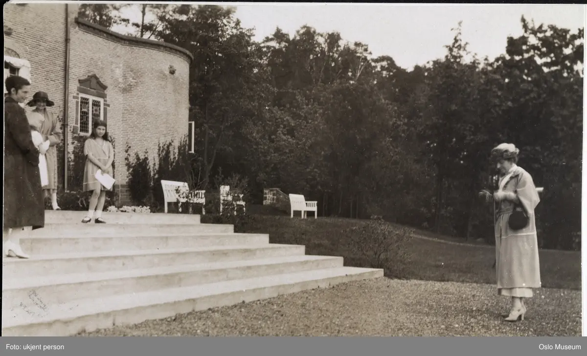 villa, hagetrapp, hage, kvinner, dronning, fotografering